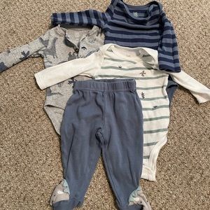 Bundle of 3 onesies + 1 footed pants. All 3 months.